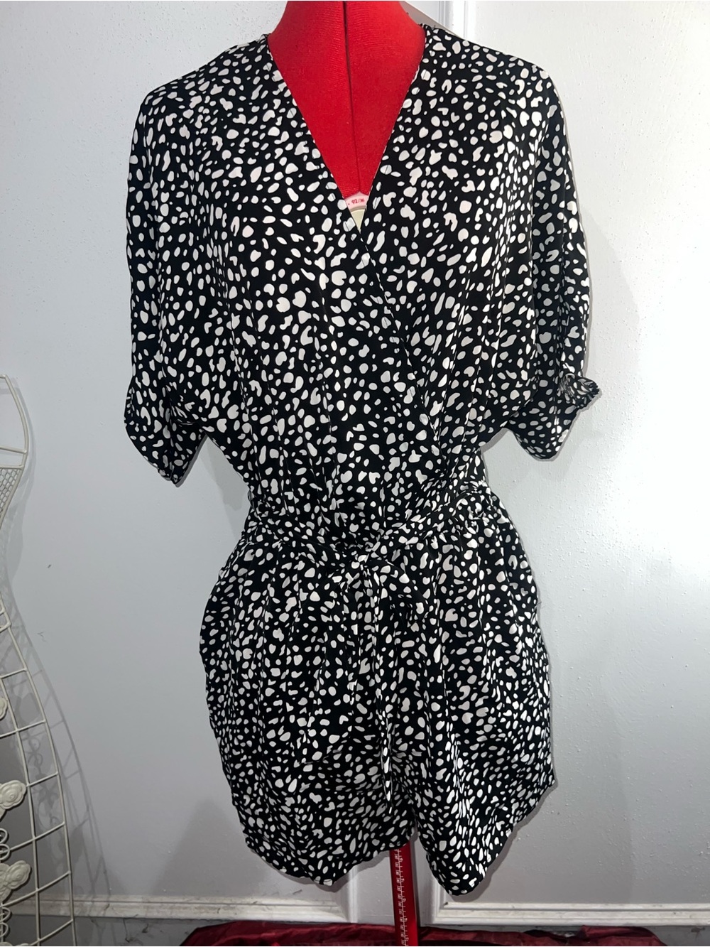 NWT Pretty Garden Black & White Spot Print Romper with tie size medium